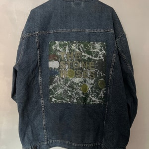 1980er Jahre Retro-Vintage The Stone Jeansjacke mit Rosendruck.