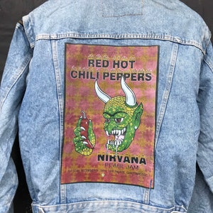 1980er Jahre Retro-Vintage-Tour „RED HoT CHILLI PEPPERS“ Tour Poster Print Jeansjacke.