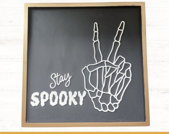 Halloween Laser SVG, File Laser Segno Stay Spooky, File Laser Segno della Pace Mano Scheletro, Decorazioni Laser Halloween, SVG Stagione Spettrale