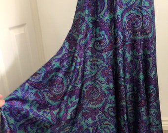 Beautiful vintage silk feel paisley print maxi skirt.