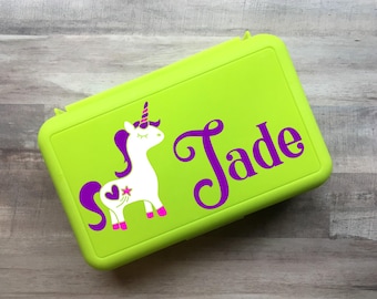 Einhorn-Bleistift-Box, personalisierte Bleistiftbox, Geschenk zum Schulanfang, Crayon Box, Kinder Schulbedarf Box, personalisierte Name Federmäppchen