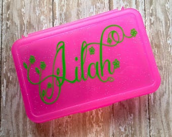 Personalisierte Bleistiftbox, Zurück in der Schule Bleistiftbox, Floral Name Bleistiftbox, Buntstift Box, Kinder Schulbedarf Box Personalisierte Name Federmäppchen