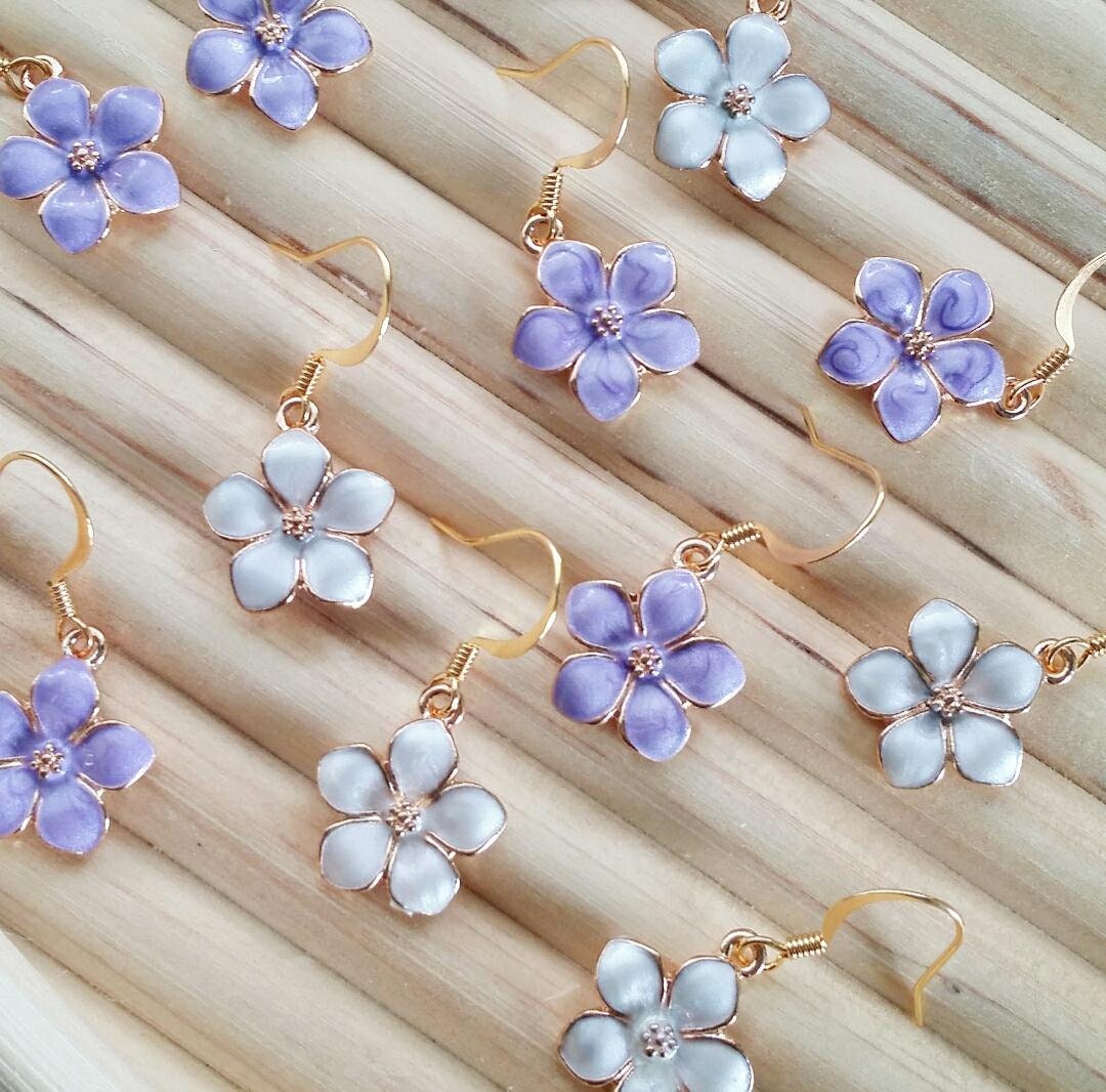 Flora Small Oval Earrings main image 0