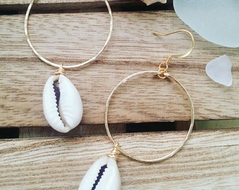 Cowrie Hoops| Cowry Hoop Earrings| Medium Hoops| Gold Jewelry| Cowrie Shell Jewelry| Minimal Cowry Hoop| Hoop Earring with Cowrie Shell