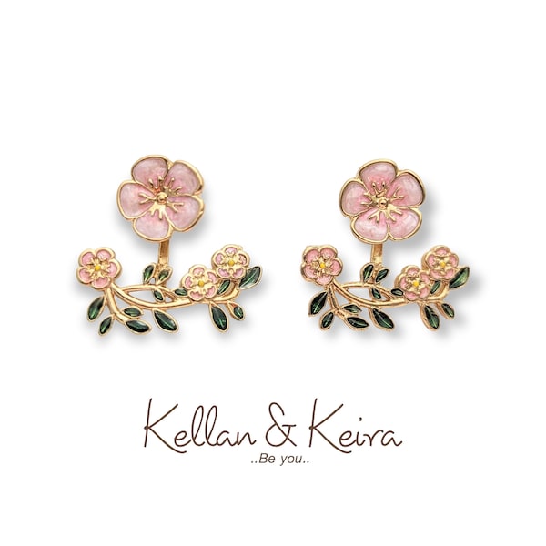 Boucles d'oreilles en fleurs de cerisier 3D, design unique avant-arrière, avant fleur avec branche et arrière fleurs. Protège-oreilles hypoallergéniques et sans nickel.