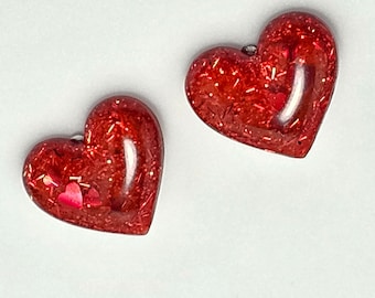 Pendientes con clip en forma de corazón de resina con purpurina roja