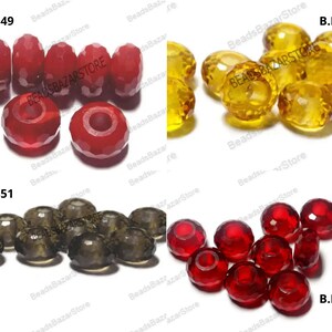 Può includere: Assortimento di perline di vetro sfaccettate in colori rosso, ambra, grigio e rosso scuro. Le perline sono tutte rotonde e hanno un foro al centro per l'infilaggio.