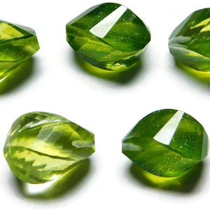 Perline di quarzo rutilo verde brillante di qualità AAA, sfaccettate e intrecciate a mano, a forma di goccia, 10 x 15 mm - 1 mm, 3 coppie abbinate