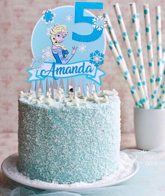 Frozen Queen Elsa Winter Wonderland Themed Birthday Cake Topper Set  Featuring Elsa and Decorative Themed Accessories : : Toys & Games