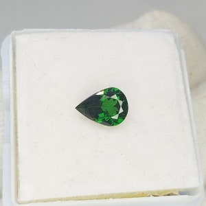 8x6x3.20 MM Natural Tsavorite Pear Cut Carat 0.95 Carat Green Garnet Cut Faceted Gemstone