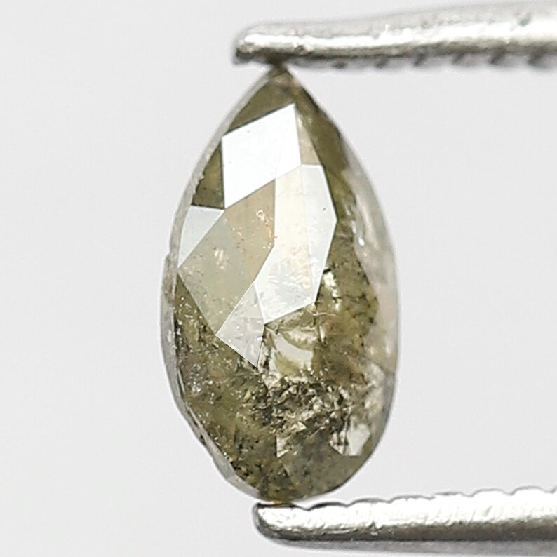Diamante rústico en forma de pera de 0,48 quilates y 7 mm, diamante verde natural suelto para anillo de pedida de mano y joyería personalizada. imagen 5