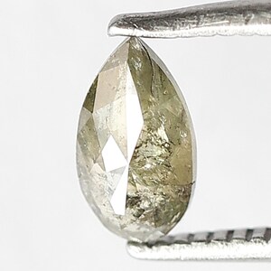 Diamante rústico en forma de pera de 0,48 quilates y 7 mm, diamante verde natural suelto para anillo de pedida de mano y joyería personalizada. imagen 4