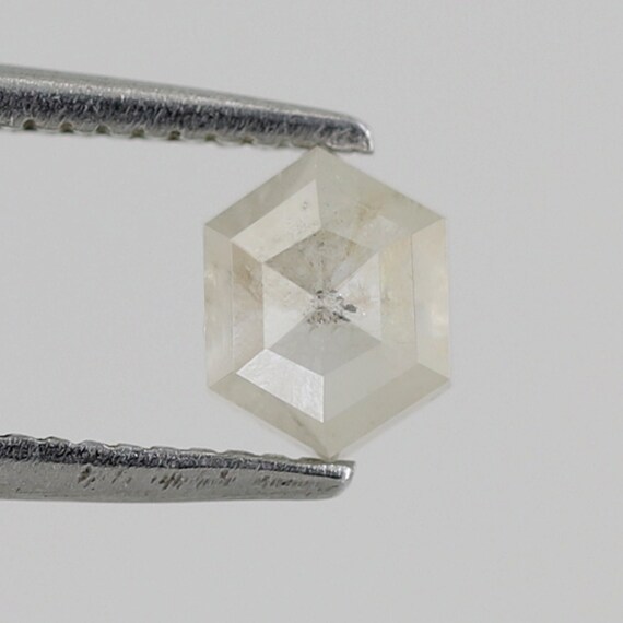 0.65 CT5.6 x 4.3 MM 六角形のソルトアンドペッパーダイヤモンド 