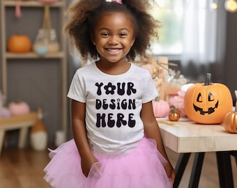 Mockup di bambina nera, mockup di maglietta di Halloween, mockup di modella nera bambina, mockup di Bella Canvas 3001T bianca, mockup di maglietta bianca autunnale per bambini
