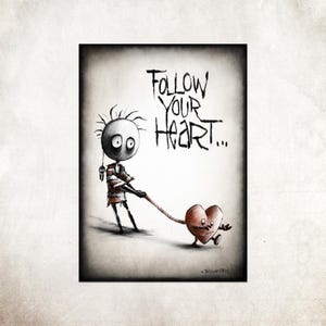 Könnte beinhalten: Eine Schwarzweißillustration einer Person, die ein rotes Herz an der Leine hält. Der Text "Follow your heart..." steht über dem Bild.