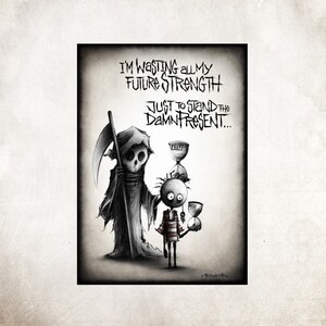 Könnte beinhalten: Schwarz-weiß-Illustration eines Sensenmanns mit einer Sense, der neben einer Strichmännchenfigur steht, die eine Sanduhr hält. Der Text lautet "Ich vergeude all meine zukünftige Kraft, nur um die verdammte Gegenwart zu ertragen..."