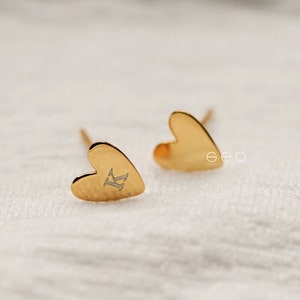 Presente de joias artesanais personalizadas para ela Brincos delicados de ouro com iniciais Brincos de coração com iniciais Brincos de pino personalizados Brincos para o dia a dia