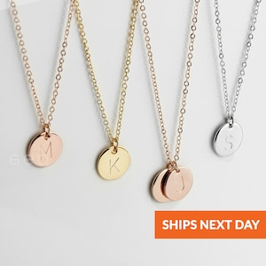 Collier d'initiales personnalisé pour sa meilleure amie, cadeau d'anniversaire pour femmes, soeur, collier de lettres pour couples, initiales faites à la main, pièce de disque minimaliste