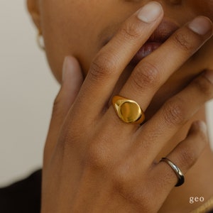 Anillo de sello Anillo personalizado Anillo grabado Anillo con monograma Joyería personalizada Anillo para hombre Joyería hecha a mano Anillo con inicial para el meñique Regalo para papá Oro