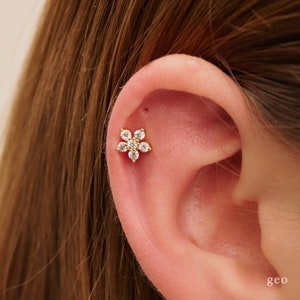 16G Cubic Flower Cartilage Stud Earrings Tragus Stud Flower Conch Earring Cartilage Helix Stud Flat Back Labret Stud Flower Ear Piercings