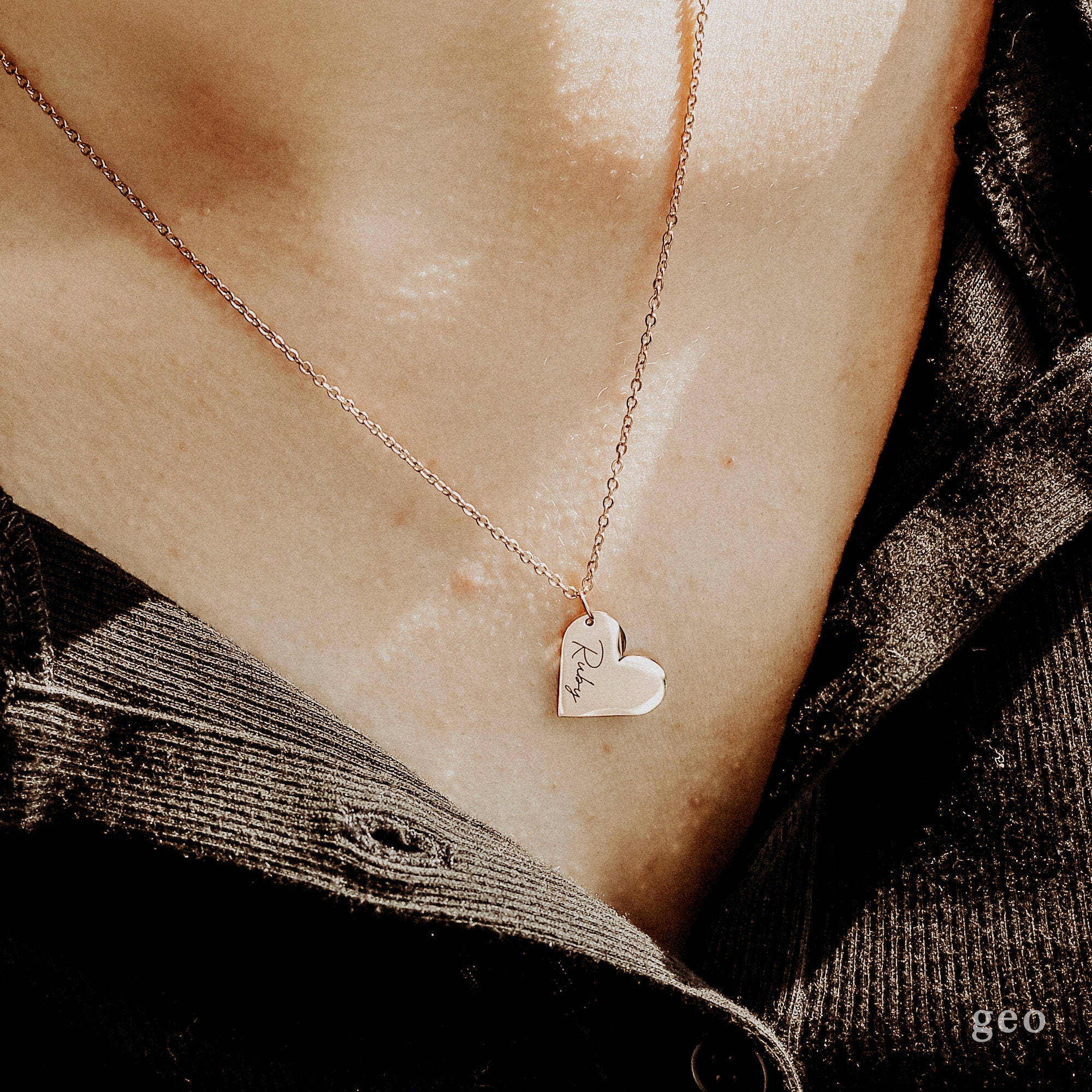 Collana Cuore Personalizzata - Ciondolo Donna con 3 Nomi e 3 Pietre di Nascita, Design Elegante con Fiore Delicato | Regalo di Natale per Mamma/ Nonna | – IT