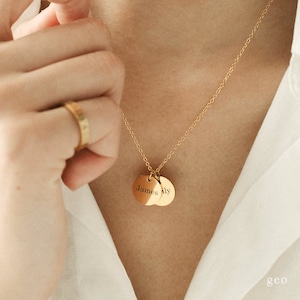 Regalo de joyería personalizado para ella Collar para mamá Collar con inicial Collar para madre Collar con dije Regalo de regreso a la universidad Collar con nombre para niño