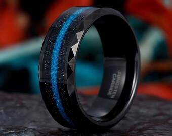 Alianza de boda para hombre con nebulosa martillada, anillo para hombre con ópalo azul triturado y turquesa, anillo de tungsteno negro, anillo del espacio exterior, anillo de ajuste cómodo de 8 mm