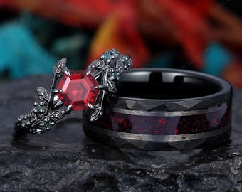 Ringset med svart eldröd opal för honom och henne, vigselring för par, matchande ring med sexkantslipad röd granat för kvinnor, hamrad svart volframring