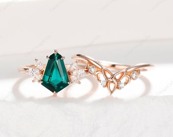 Emerald Bridal Set,Pointed Shield Shape Emerald Wedding Ring Set,Engagement Anniversary Ring Set,Curved Band Rose Gold Ring,May Birthstone