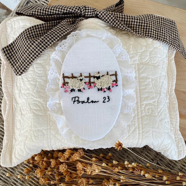 Funda bíblica acolchada con lazos - Bordado ovalado de oveja con ribete añadido
