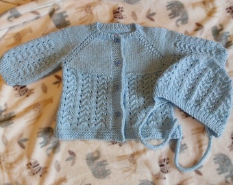 Babyjäckchen mit Mütze hellblau, handgestrickt