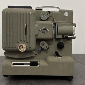 Ensemble Projecteur EUMIG WIEN P8m Et Table De Montage MEOPTA 8mm (occasion)