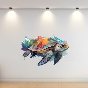 Puede incluir: Ilustración vibrante al estilo acuarela de una tortuga marina. El caparazón de la tortuga es un mosaico de colores, incluyendo naranja, amarillo y verde. Salpicaduras azules y verdes rodean a la tortuga, creando un efecto dinámico. La cabeza y las aletas de la tortuga están detalladas.