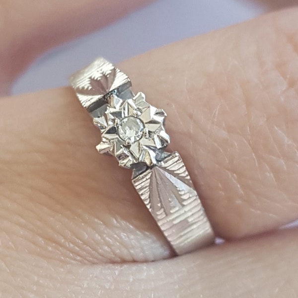 Vintage 18ct White Gold & Diamond Solitaire Ring. Illusion Setting. Size L (EU 53). Free Resizing. Vintage Jewelery / Jewellery. Engagement.