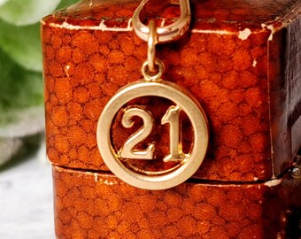 Vintage 9ct Gold 21st Pendant. Hallmarked 1964. Vintage Jewellery / Jewelry. Twenty One, Birthday