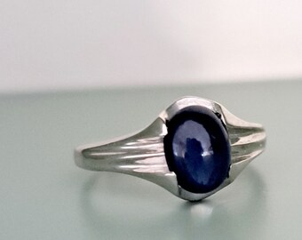 Vintage 9ct White Gold & Sapphire Cabochon Ring. Size N (EU 55) Free Resizing. Vintage Jewelery / Jewellery. September Birthstone.