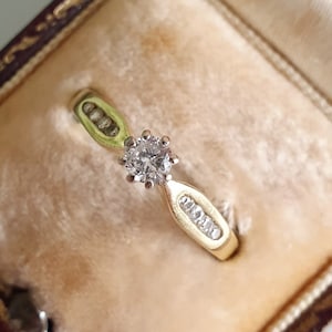 Vintage 18ct Gold, Platinum & Diamond Solitaire Ring. Size O (EU 56). Free Resizing. Engagement Jewellery / Jewelry