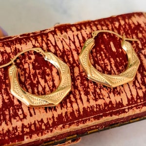 Vintage 9ct Gold Patterned Hoop Earrings. Hallmarked 9ct Gold. Gold Vintage Jewelry / Jewellery.  Retro Jewellery, Gold Hoops, SOLID Gold.