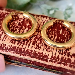 Vintage 9ct Gold Chunky Hoop Earrings. Hallmarked 9ct Gold. Gold Vintage Jewelry / Jewellery.  Retro Jewellery, Gold Hoops, SOLID Gold.