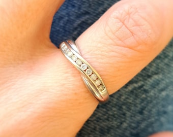 Vintage 9ct White Gold & Diamond Ring. Size R (EU 59) Hallmarked.  Free Resizing. Vintage Jewellery / Jewelry. Wedding Band