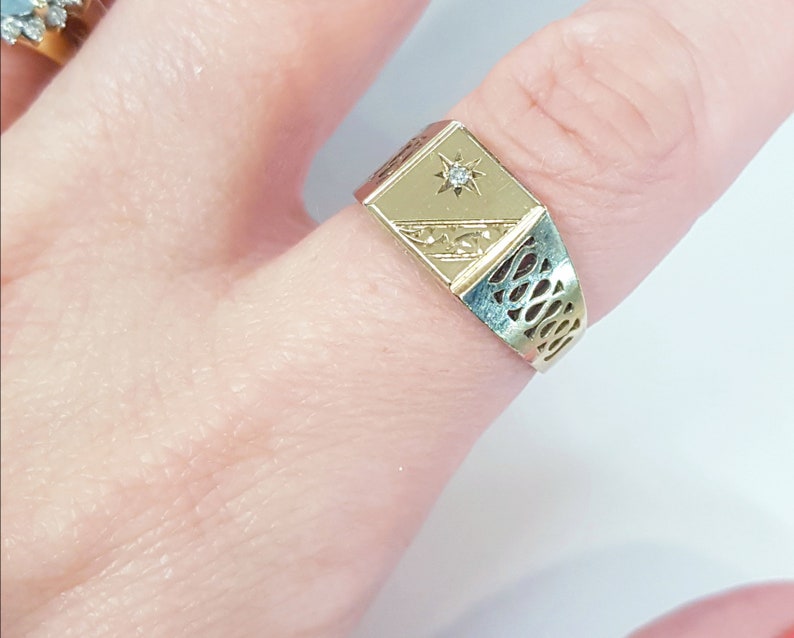 Lattice Men/'s Jewellery Jewelery Free Resizing Vintage 9ct Gold /& Diamond Men/'s Signet Ring Size R Retro. Wedding Band EU 59
