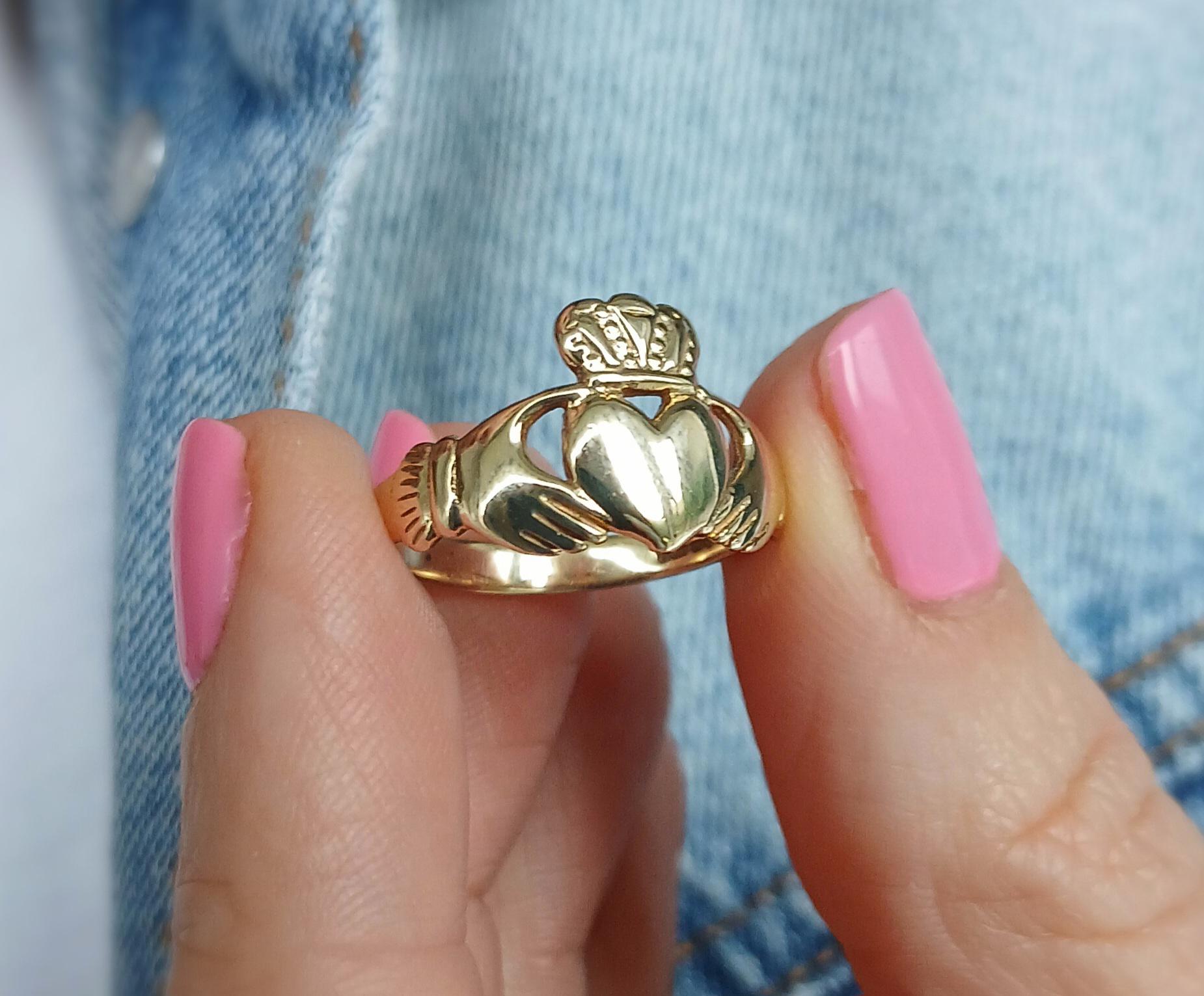 Vintage 9ct Gold Claddagh Heart Ring. Size P (EU 57) Hallmarked
