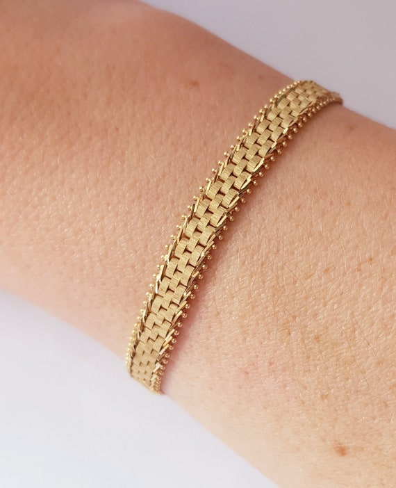 Lot - A 14CT GOLD BRACELET; 4mm wide anchor link chain to parrot clasp,  missing jump ring on clasp, length 18.5cm, wt. 7.38g.
