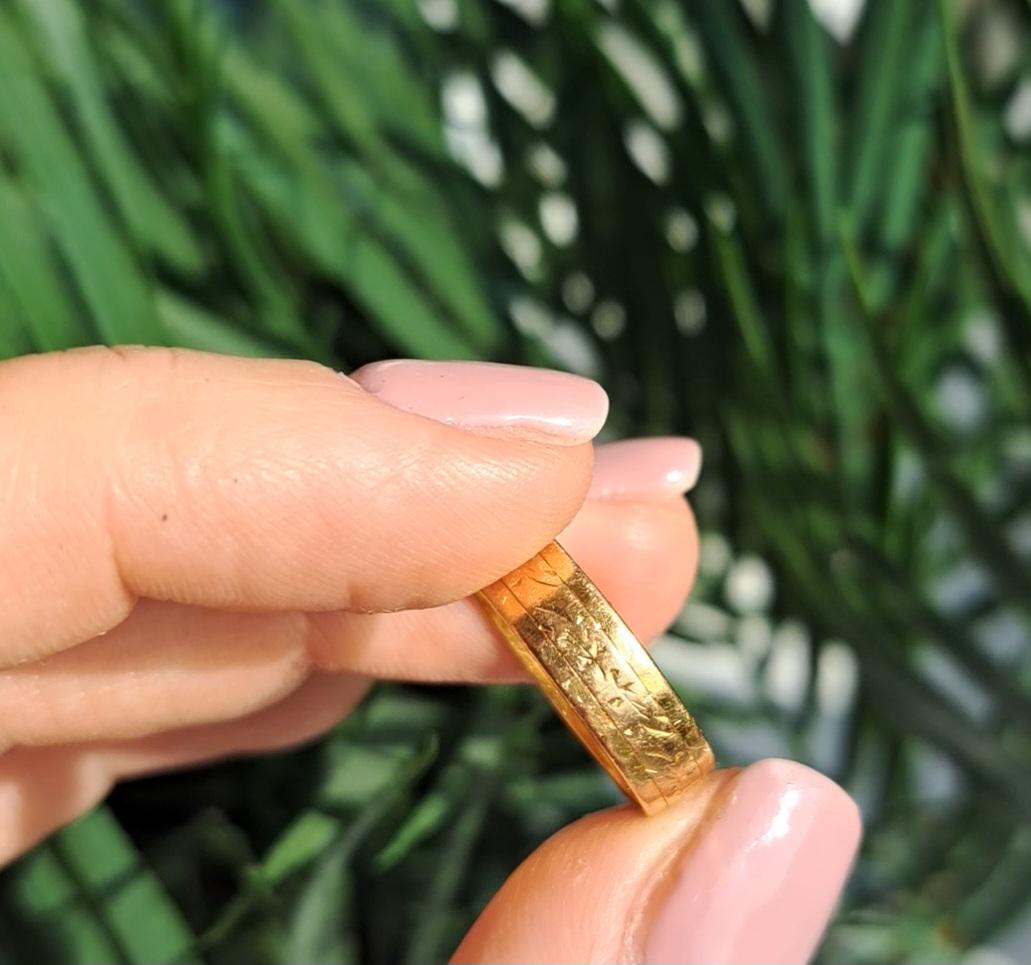 Vintage 22ct Gold Engraved Patterned 5mm Band Ring. Hallmarked