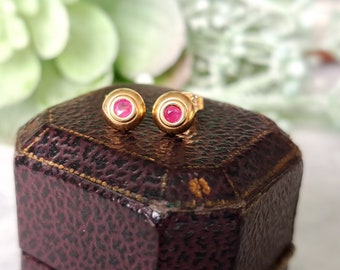 Vintage 9ct Gold & Ruby Stud Earrings. Vintage Jewellery / Jewelry. July Birthstone.