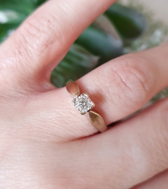 Vintage 9ct Gold Diamond Solitaire Ring. Size N EU 55. Free