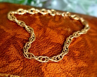 Vintage 9ct Gold Wheat link Bracelet. 6.25". Solid gold. Hallmarked. Vintage Jewelry / Jewellery.