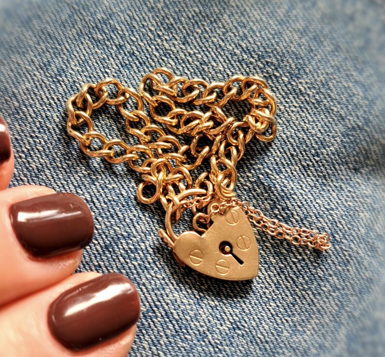 Vintage 9ct Gold Curb Charm Bracelet & Heart Padlock. Hallmarked 1995