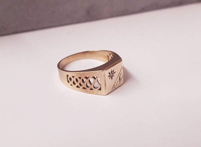 Lattice Men/'s Jewellery Jewelery Free Resizing Vintage 9ct Gold /& Diamond Men/'s Signet Ring Size R Retro. Wedding Band EU 59