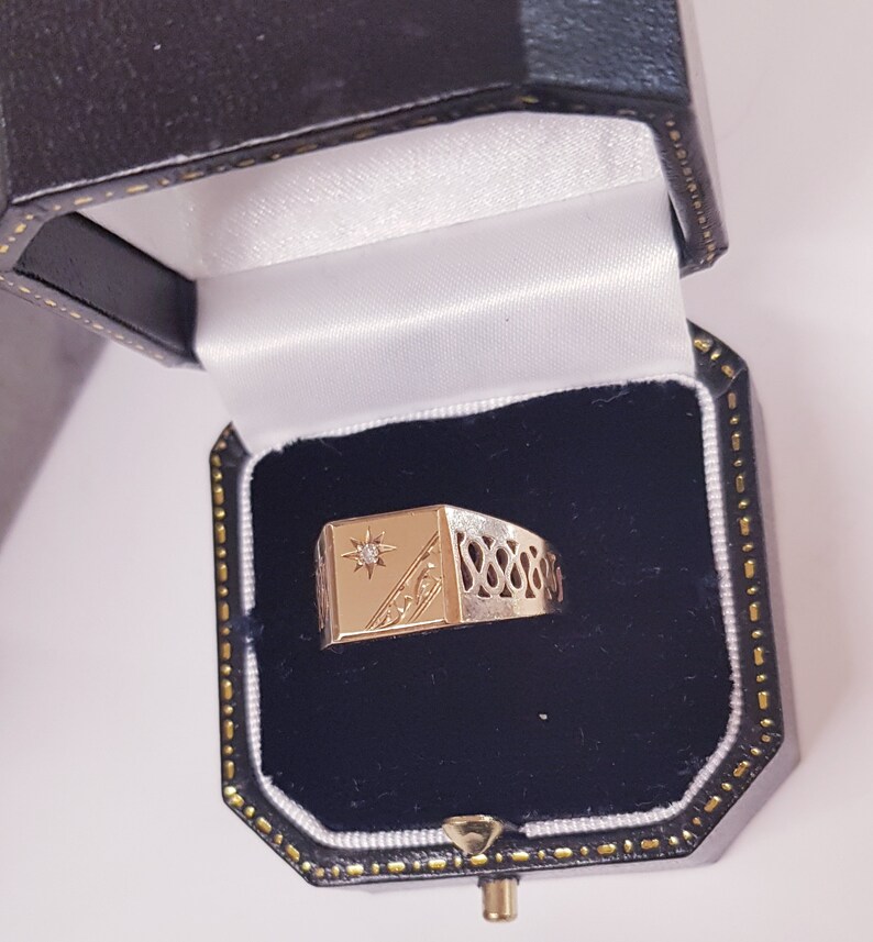 Lattice Men/'s Jewellery Jewelery Free Resizing Vintage 9ct Gold /& Diamond Men/'s Signet Ring Size R Retro. Wedding Band EU 59